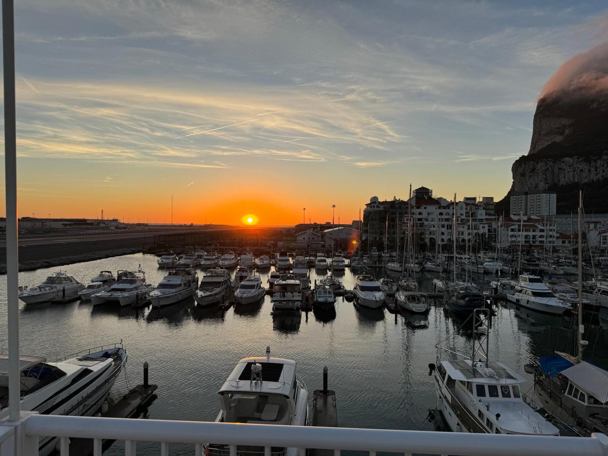 Marina Club Luxury Private Studio With Pool And Incredible Views Gibraltar Eksteriør billede