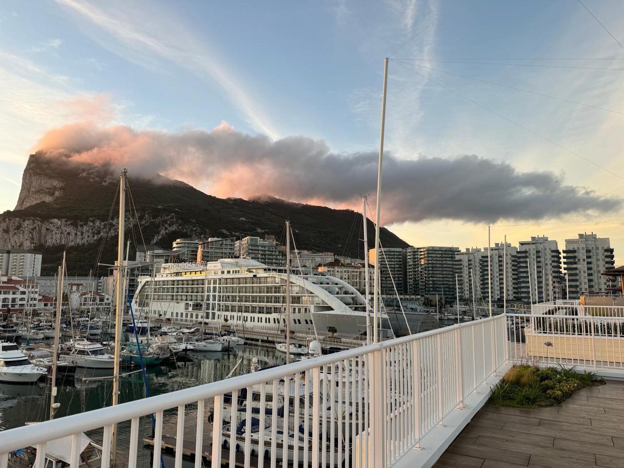 Marina Club Luxury Private Studio With Pool And Incredible Views Gibraltar Eksteriør billede